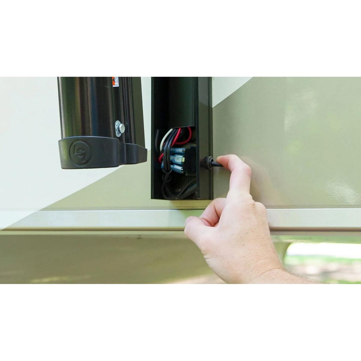 Solera Awnings 434729 4000 Series Universal RV Awning Arms & Hardware Kit, 69", 18 V - image 3