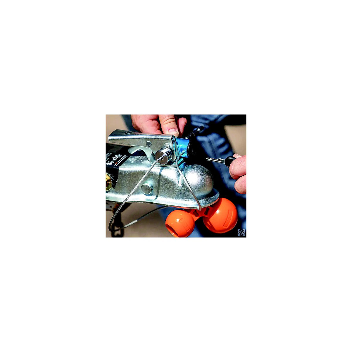 Curt Manufacturing Curt 23082 Universal Tri-Ball Trailer Coupler Lock - image 3